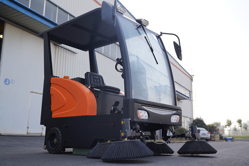 駕駛式掃地機(jī) 駕駛式掃地機(jī).jpg