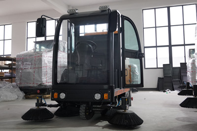 選擇合適的掃地車(chē)有效提0升清潔效率 選擇合適的掃地車(chē)有效提0升清潔效率.jpg